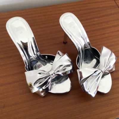 NWOT Zara Womens  Size 37 Silver Metallic Bow Stilettos