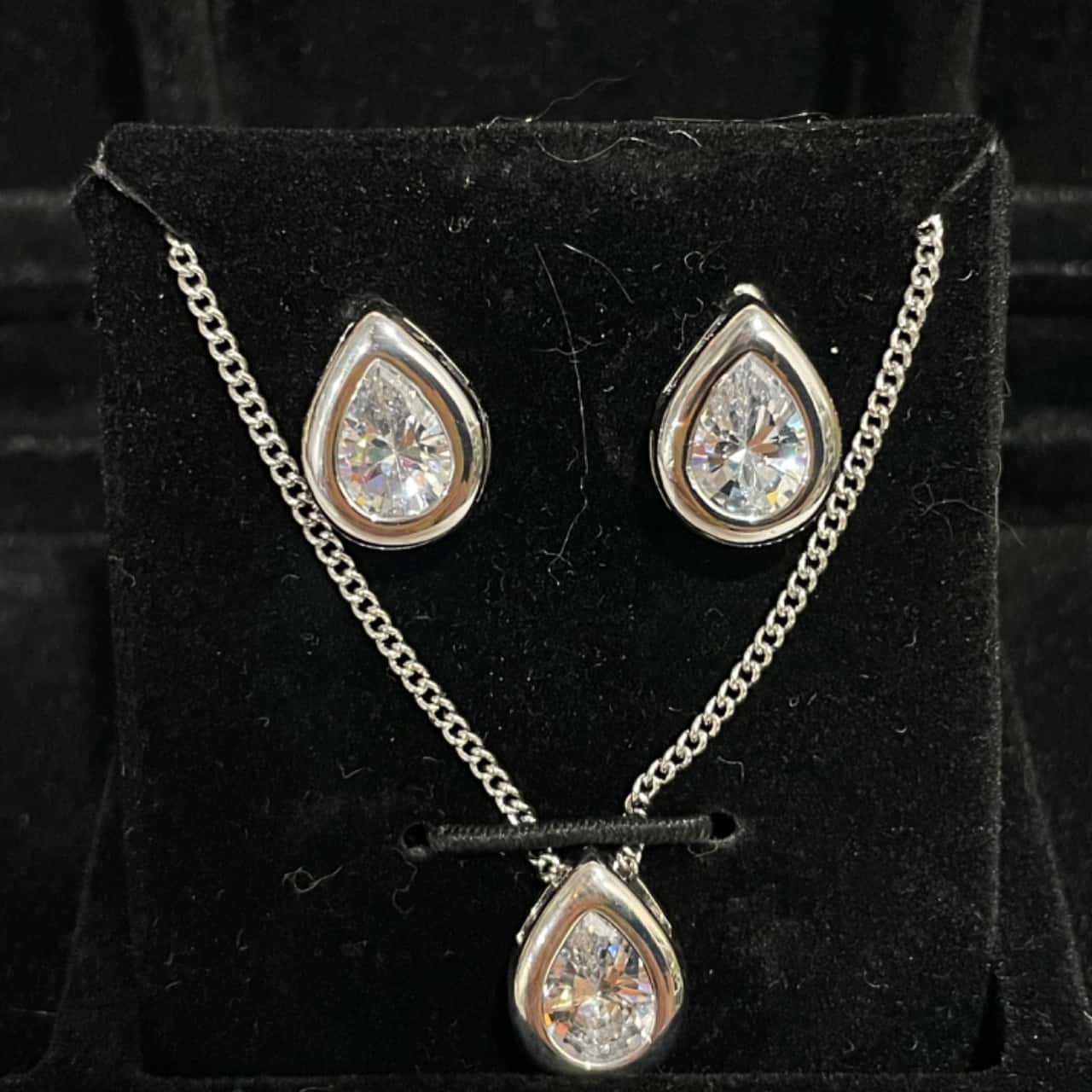 Silver necklace and earring set main image 0