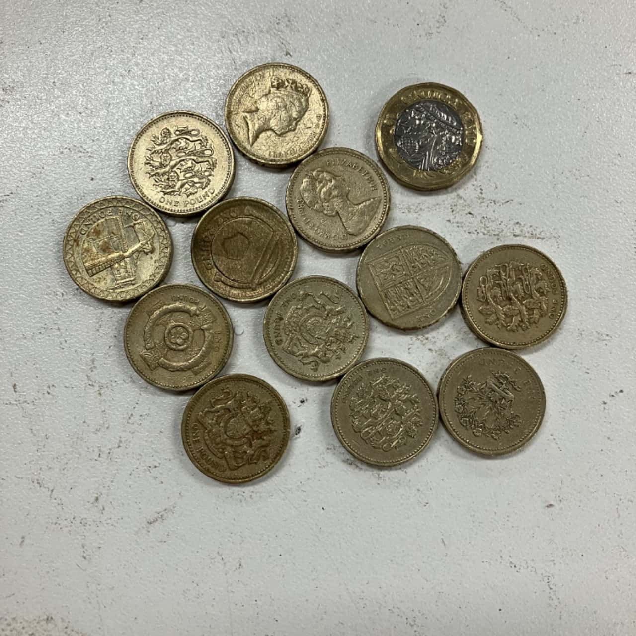 Assorted English/British One Pound Coins(s)