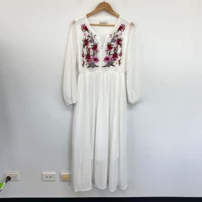 Rusttydustty White Floral Long SLeeve Maxi Dress  Size M 