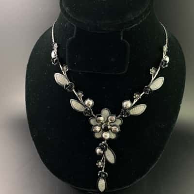Vintage Collection Necklace Silver tone  Womens Necklace 