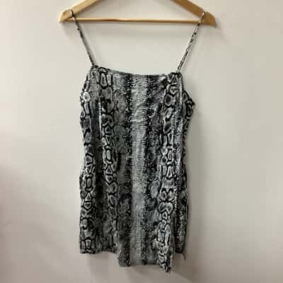 Motel Womens  Size S Casual Dress E