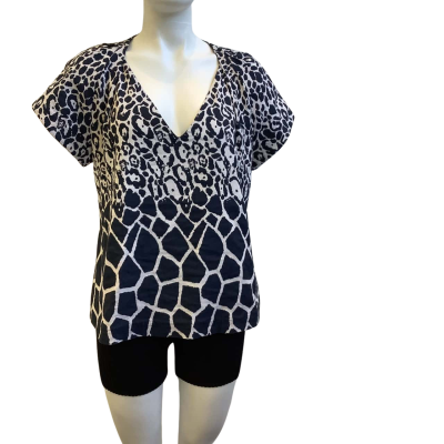 Lisa Ho Womens  Size 8 V Neck Relaxed Fit Top Navy / White