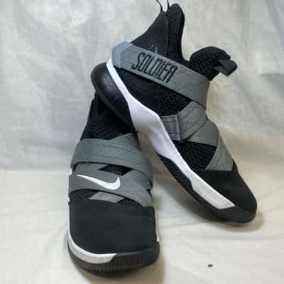 Nike Size 11.5 Basketball Sneakers 