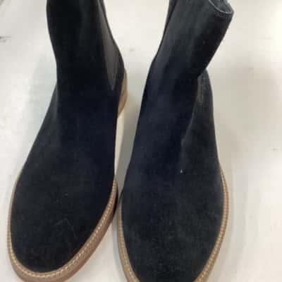 UGG Womens  Size 41 Black  boot