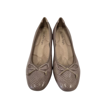  Womens  Size 39 Bare Traps Shoes