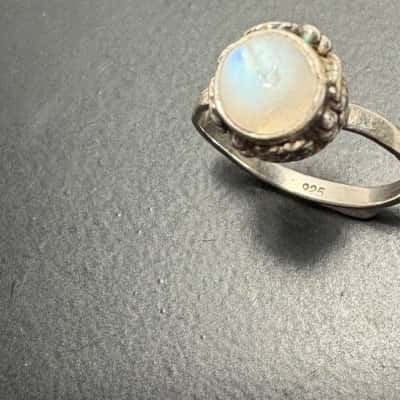 Gorgeous 925 Sterling Silver Round Moonstone Ring