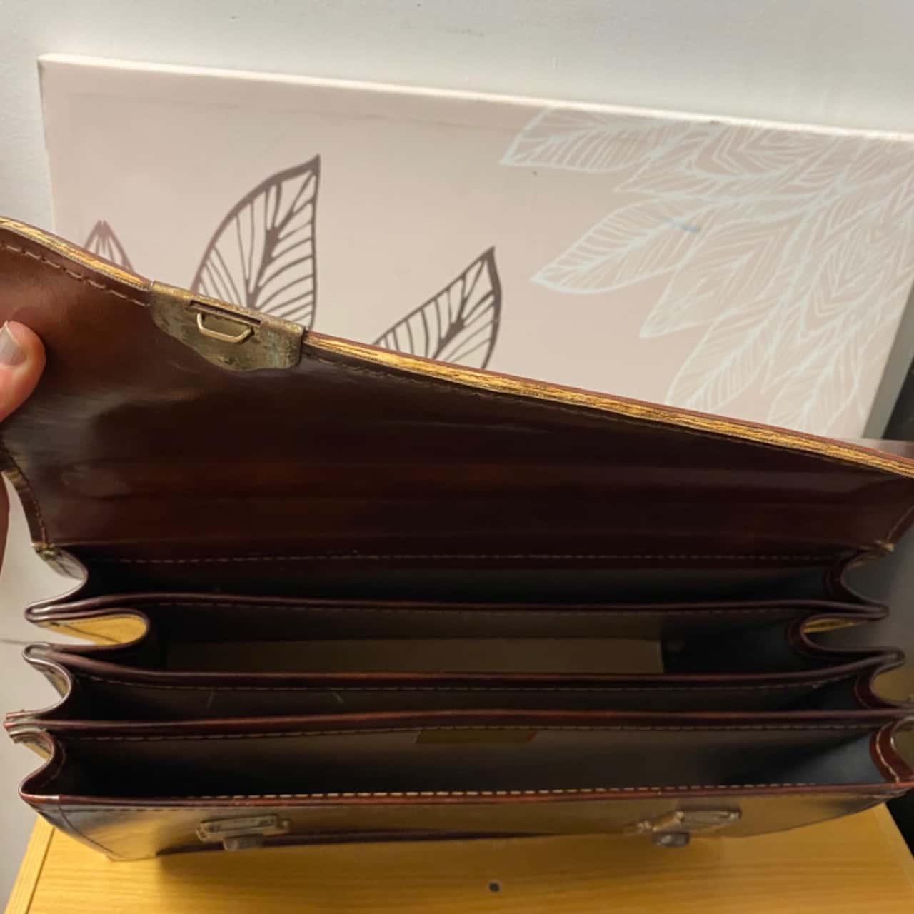 Deluxe leather goods top quality vinyl briefcase (s)