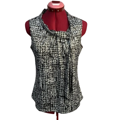 Review Womens  Size 8 Sleeveless Top Black  / Floral / White 