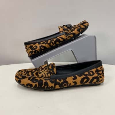 BNWOT Calvin Klein Womens  Size 7 Loafers Animal print 