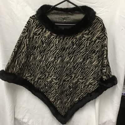 Liz Jordan Womens  Size S Faux Fur Trim Paisley Poncho Black 