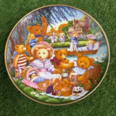 Franklin Mint “A Teddy Bear Picnic”Display Plate by Carol Lawson 1991