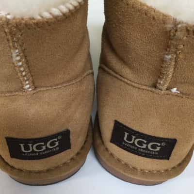 Klouds Womens Size 8 Brown Slippers