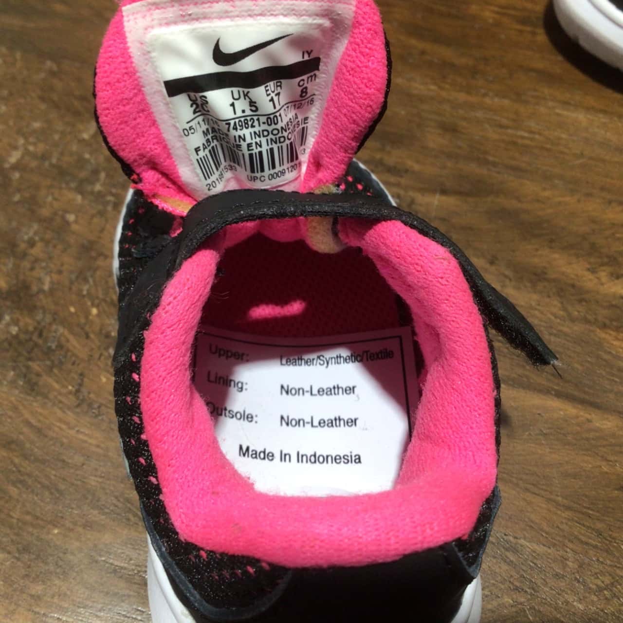 black and pink foamposites