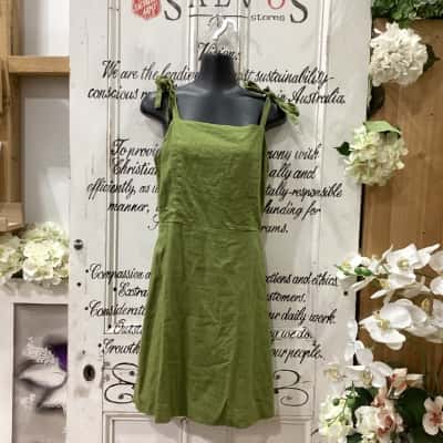 PRINCESS HIGHWAY BRAND! Womens  Size 12 Midi Dress Olive! STUNNING TIE SHOULDER MINI DRESS! MADE WITH A COTTON/LINEN BLEND! GREAT FOR ANY OCCASION! VERY SOFT AND LIGHTWEIGHT!