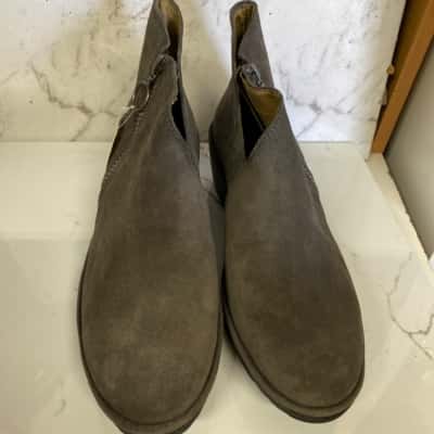 Fly London Womens  Size 38 Grey 