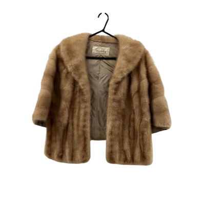 SAKS WASHINGTON FAUX FUR SHORT CAPE. SIZE 12-14