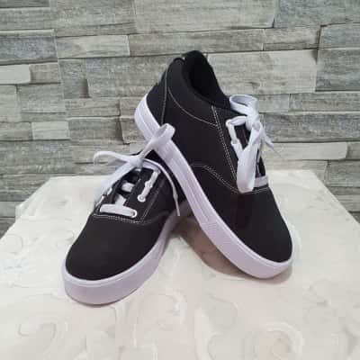 Heelys Kids Size 5 Black/White