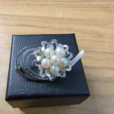  Womens Brooch silver tone swirl 