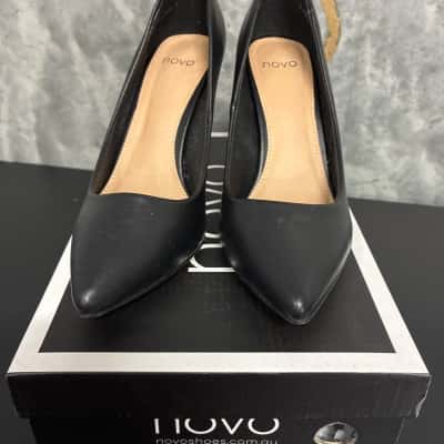 Novo  Size 8 Black  heels new 