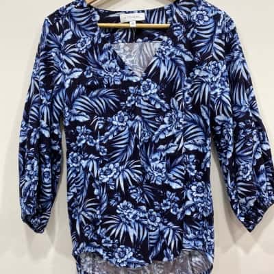 Witchery Womens  Size 8 3/4 Sleeve Top Blue / Floral / Navy Blue / White 