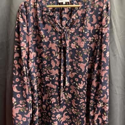 Table Eight Womens  Size 16 Navy & Floral Blouse