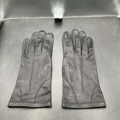  Womens  Size 7.5 Leather Gloves Black With Vein Like Decorative Stitching 