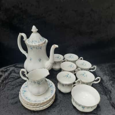 Vintage Royal Albert Memory Lane Tea/Coffee  16pce Set.