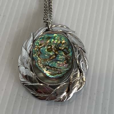 Paua Shell Pendant Necklace on 60cm chain 