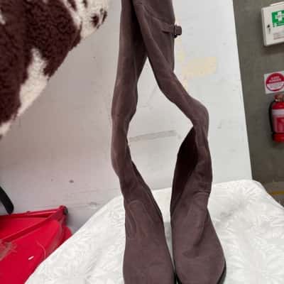 Novo Women’s  Size 9 Knee High Boots - Brown 