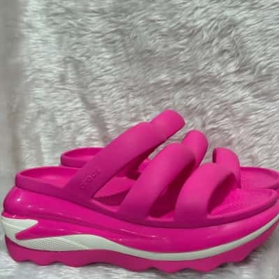 Crocs Womens  Size 9 Sandals Pink  / White 