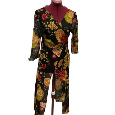 Three of Something Womens  Size XS Floral Top Black  / Floral 