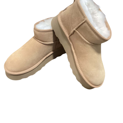 UGG Unisex boots BNWOT Size 41 Brown / Cream 