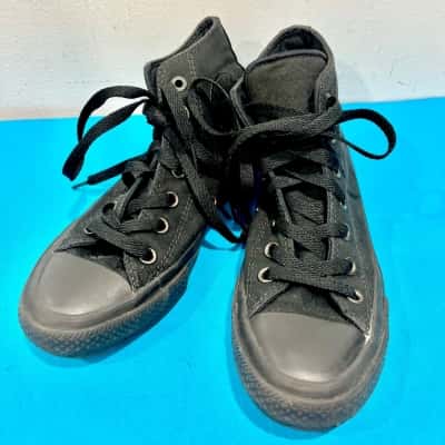 Converse Chuck Taylor Black Boots Size 7-Womens  Mens Size 6 near new
