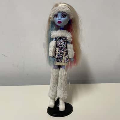 Abbey Bominable Daughter of The Yeti 2010 Monster High Doll