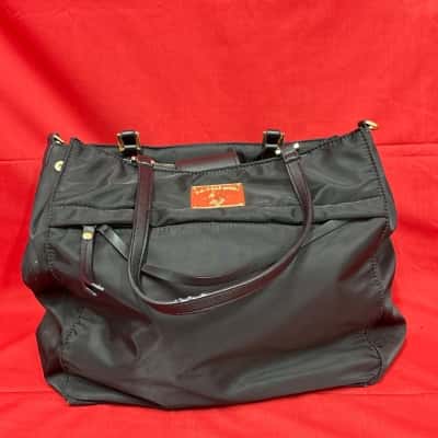 U.S. Polo Assn. Women's Shoulder Bag Black Feat gold tone logo plate.