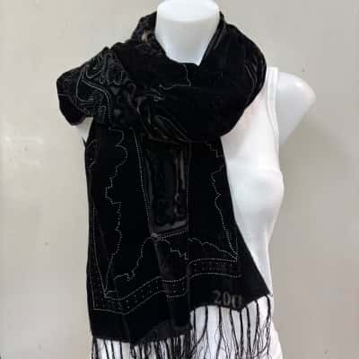 One Size Black Crushed Velvet Look Scarf