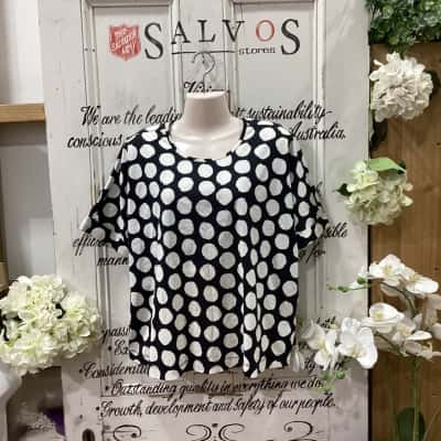 ELK BRAND! MADE IN PRESTON, VICTORIA! NWOT Womens  Size L / M Short Sleeve Top Black  / Pattern / Polka Dot / White 