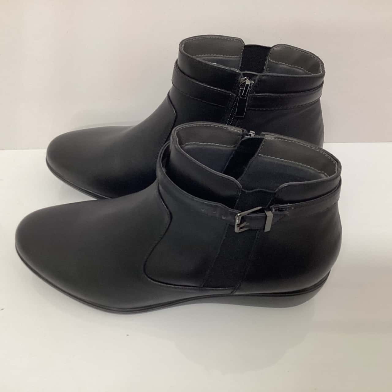 Scholl Womens Size 10 Black Boots(s)