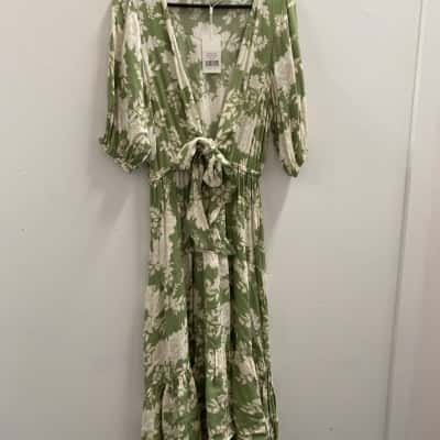 Kivari Womens  Size M Beige / Floral / Green 