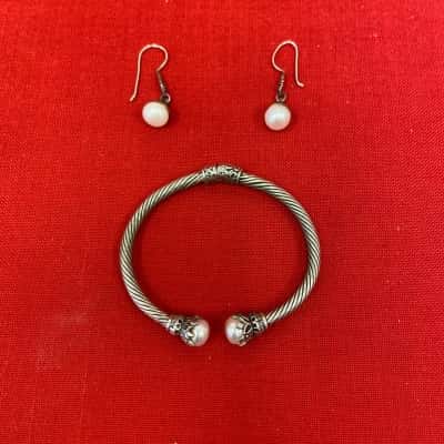  Womens Silver Braclet and Earrings Set