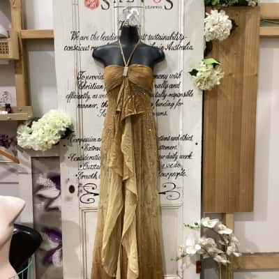 BOUTIQUE LABEL FIND!! MON CHERI EVENINGS BRANDED! BNWT RRP $829.00!! FORMAL SEQUENCED ELEGANCE!!! HALTERNECK EVENING GOWN!! Womens  Size 8 Bridal Dress / Bridesmaid Dress / Cocktail Dress Beige / Burnt Orange / Coral / Gold 
