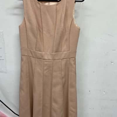 Review Womens  Size 10 Sleeveless Dress  Beige 