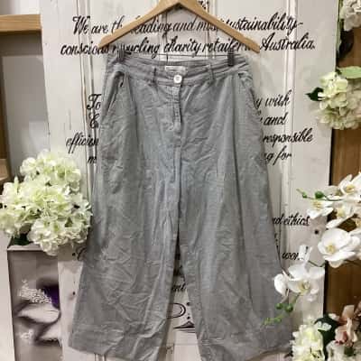 ZOE KRATZMANN BRAND! Womens  Size 1 Wide Leg Pants Grey / Pattern / White! BEAUTIFUL WIDE LEG PANTS! GREAT FOR ADDING A LITTLE SOMETHING TO ANY OUTFIT! FUNCTIONAL POCKETS! 
