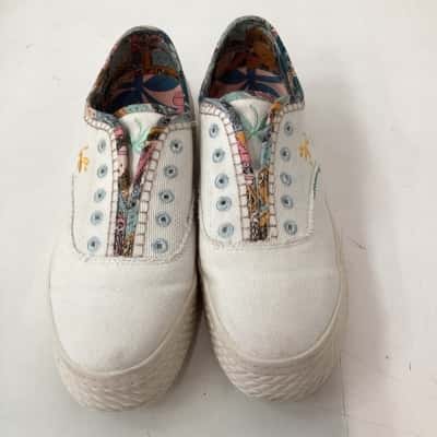  Womens Blowfish Malibu  Size 10 Cream / Multicoloured 