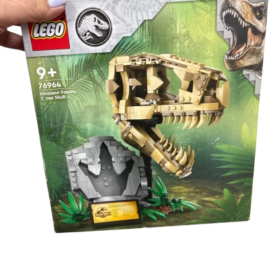 LEGO® Jurassic World Dinosaur Fossils: T. rex Skull 76964
