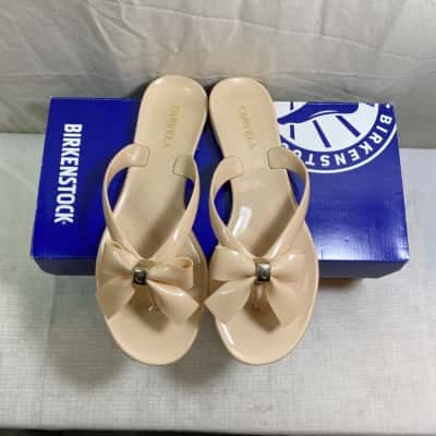  Womens  Carvela Jelly Flip Flops Size 37 Light Grey Color 