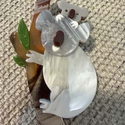 Vintage Style Koala & Baby Brooch – Australian Gum Tree – Marbled Resin/Acrylic