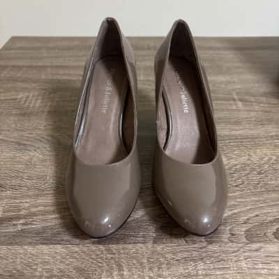 Django & Juliette  Women's Classic Dark Taupe Patent Leather Pumps Size 37 Heels 