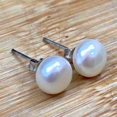 Small Pearl Stud Earrings 